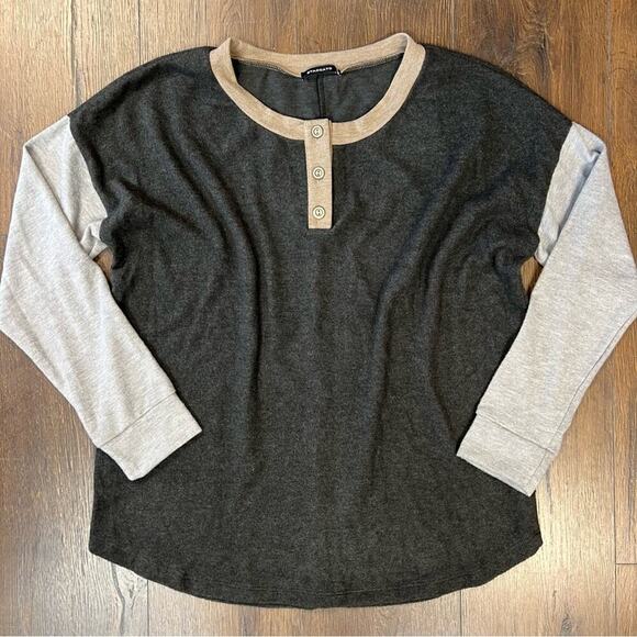 Staccato Long Sleeve Color Block Top in Charcoal SZ SM - Picture 2 of 6